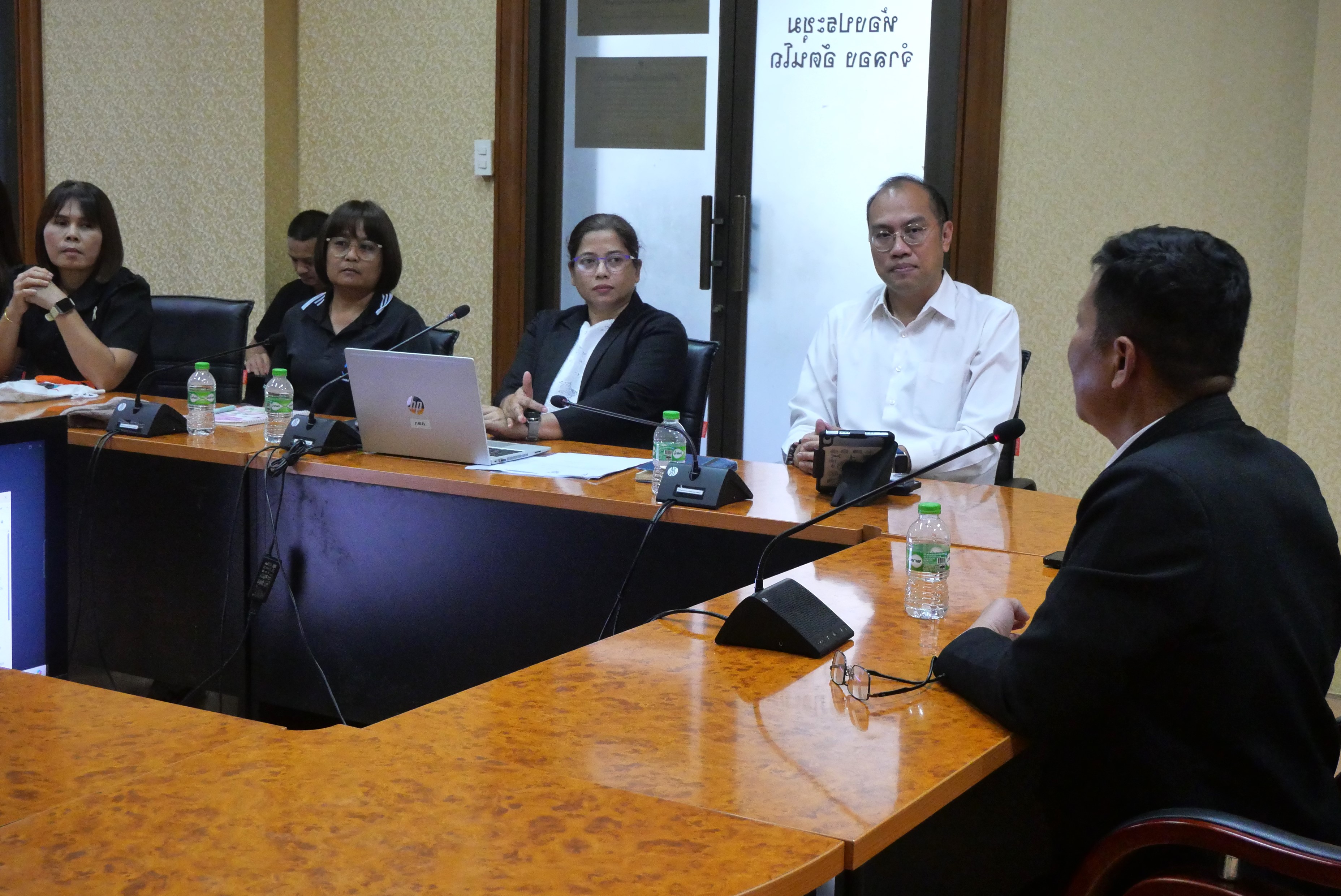 title - รองเลขาธิการ ส.ป.ก. ประชุมติดตามความก้าวหน้าการส่งเอกสารเบิกจ่ายผ่านระบบสารบรรณอิเล็กทรอนิกส์ (e-Office) ของสำนักบริหารกลาง 